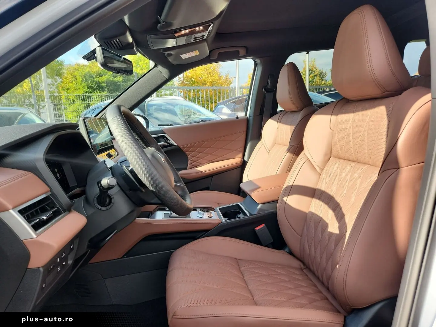 MITSUBISHI Plug-in Hybrid Outlander Top 4WD Luxury Launch-P