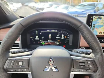 MITSUBISHI Plug-in Hybrid Outlander Top 4WD Luxury Launch-P