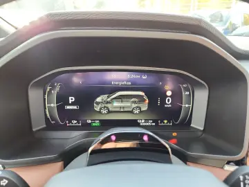 MITSUBISHI Plug-in Hybrid Outlander Top 4WD Luxury Launch-P