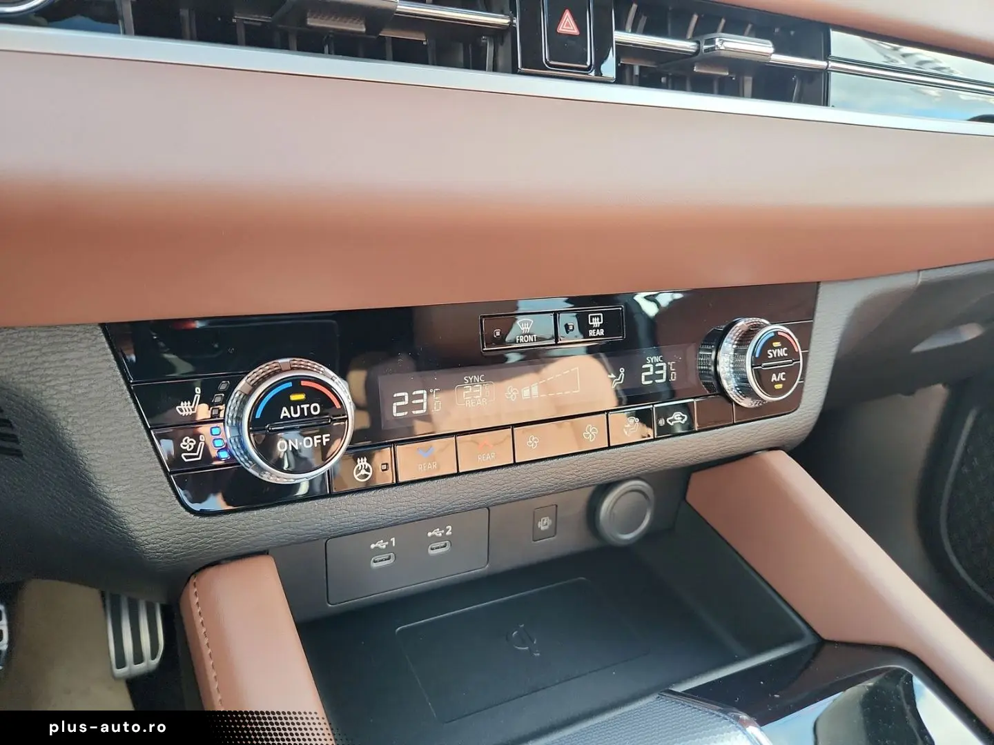 MITSUBISHI Plug-in Hybrid Outlander Top 4WD Luxury Launch-P