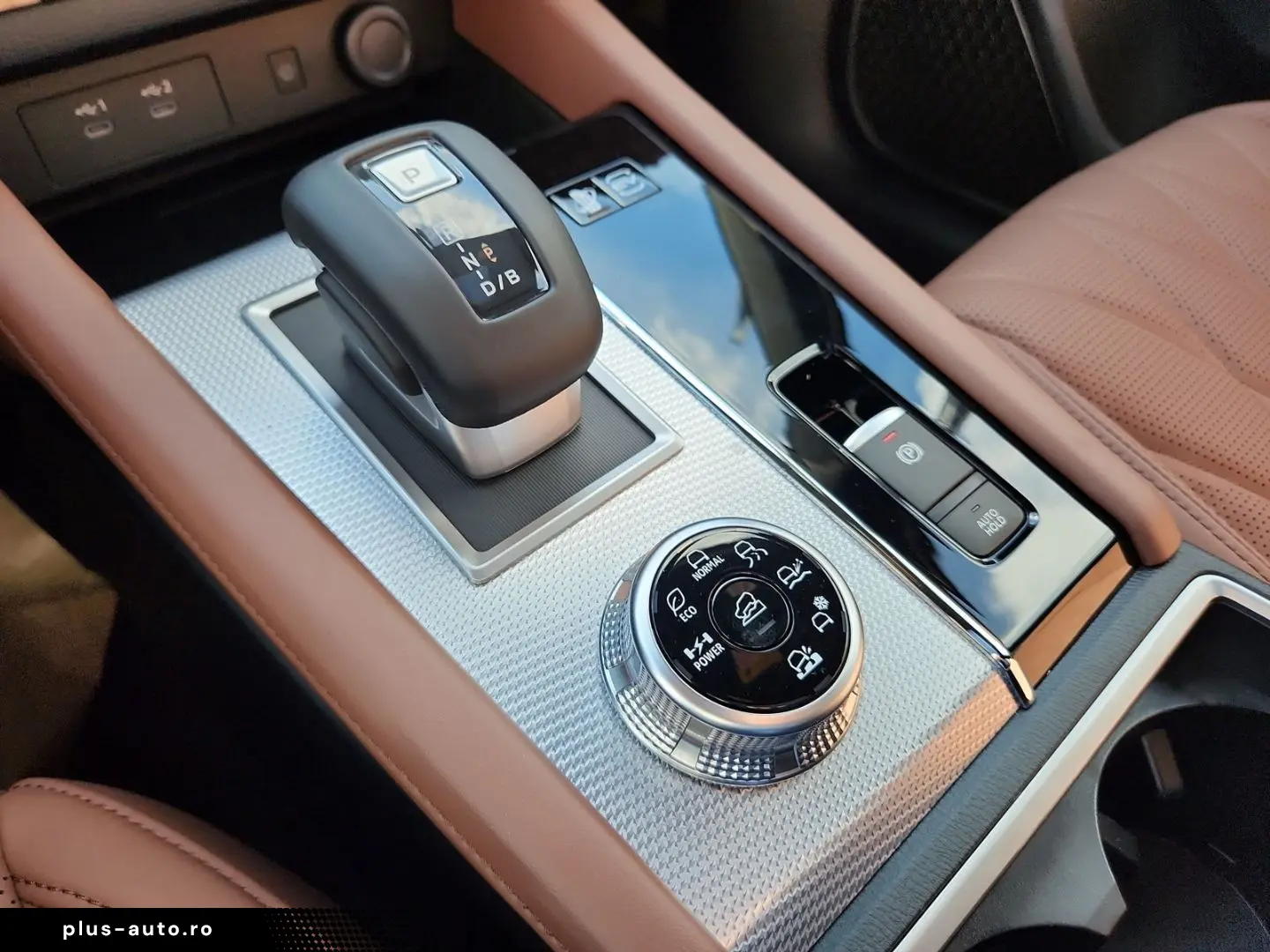 MITSUBISHI Plug-in Hybrid Outlander Top 4WD Luxury Launch-P