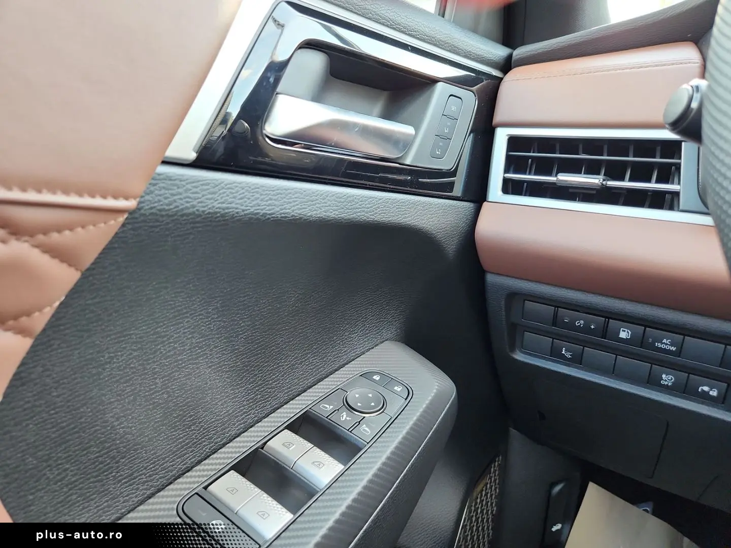 MITSUBISHI Plug-in Hybrid Outlander Top 4WD Luxury Launch-P
