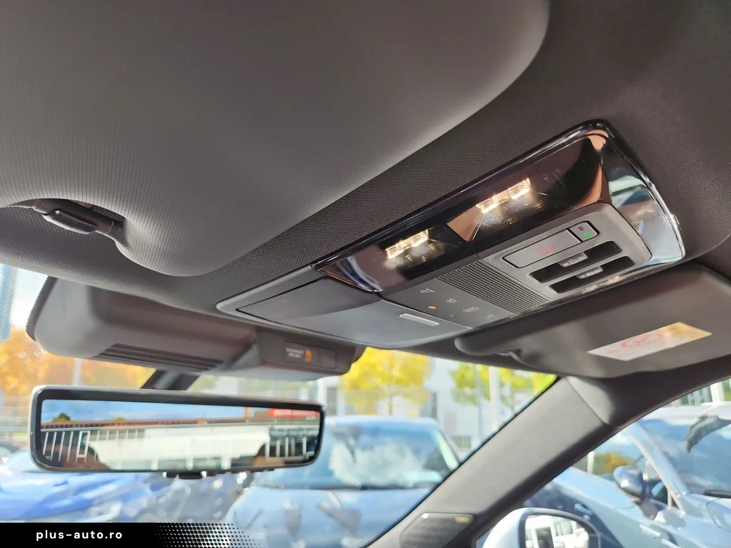 MITSUBISHI Plug-in Hybrid Outlander Top 4WD Luxury Launch-P