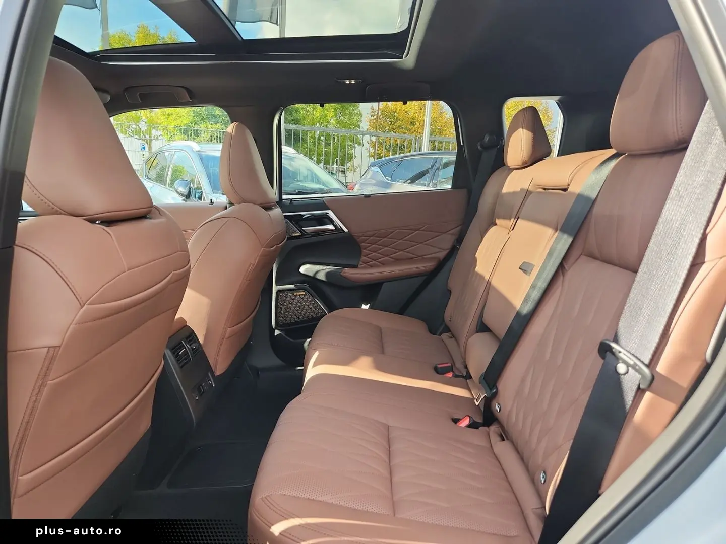 MITSUBISHI Plug-in Hybrid Outlander Top 4WD Luxury Launch-P