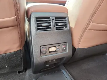 MITSUBISHI Plug-in Hybrid Outlander Top 4WD Luxury Launch-P