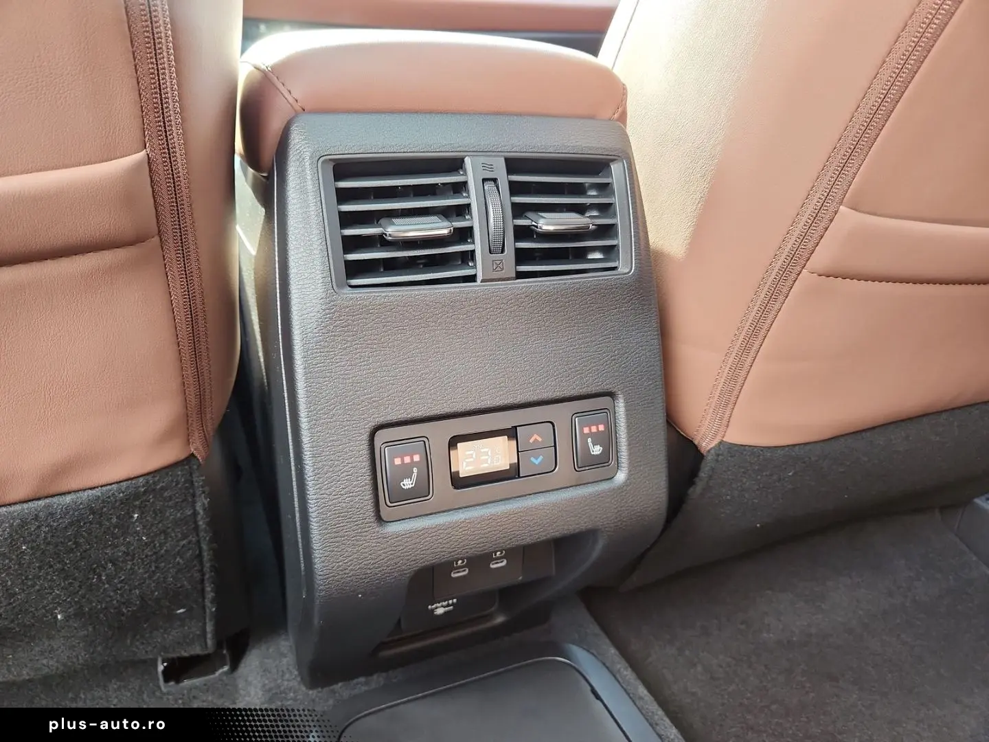 MITSUBISHI Plug-in Hybrid Outlander Top 4WD Luxury Launch-P
