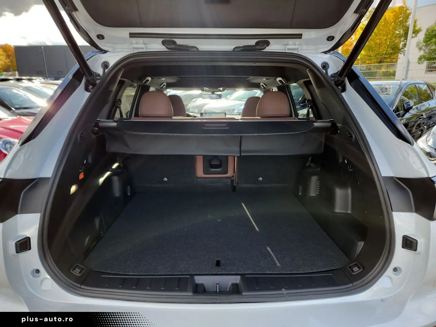 MITSUBISHI Plug-in Hybrid Outlander Top 4WD Luxury Launch-P