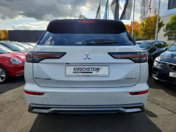MITSUBISHI Plug-in Hybrid Outlander Top 4WD Luxury Launch-P