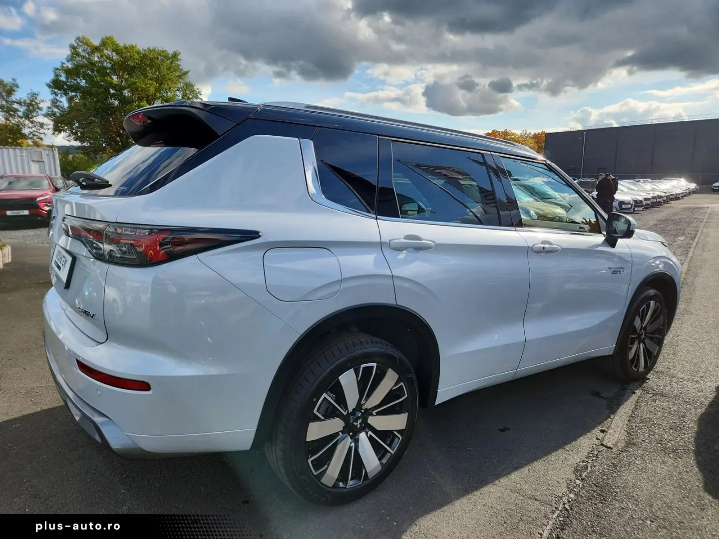 MITSUBISHI Plug-in Hybrid Outlander Top 4WD Luxury Launch-P