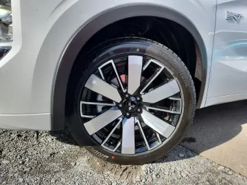 MITSUBISHI Plug-in Hybrid Outlander Top 4WD Luxury Launch-P