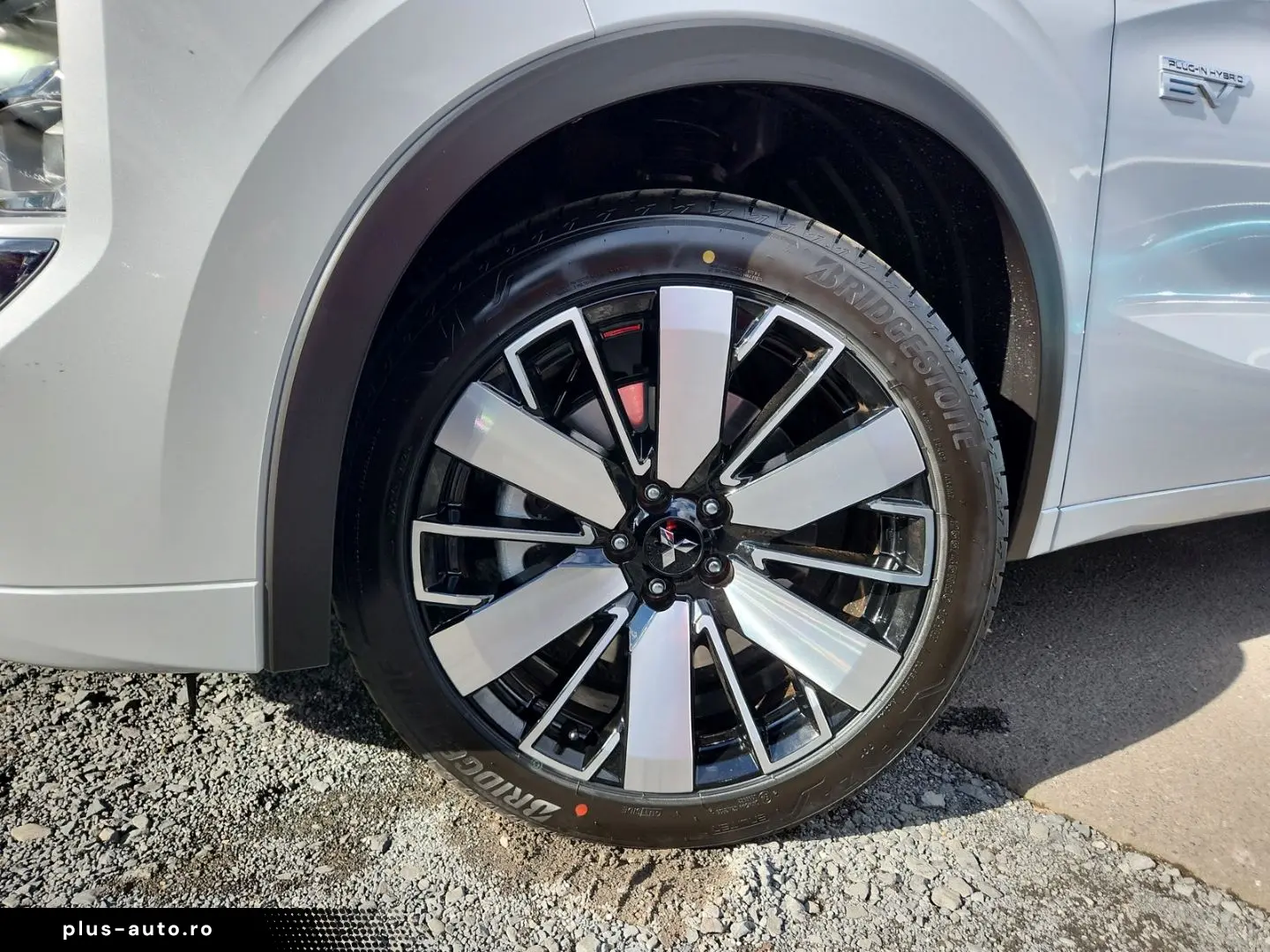 MITSUBISHI Plug-in Hybrid Outlander Top 4WD Luxury Launch-P
