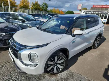 MITSUBISHI Plug-in Hybrid Outlander Top 4WD Luxury Launch-P