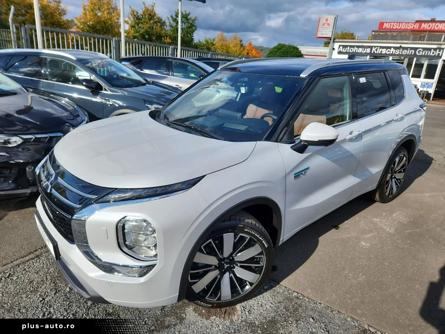 MITSUBISHI Plug-in Hybrid Outlander Top 4WD Luxury Launch-P
