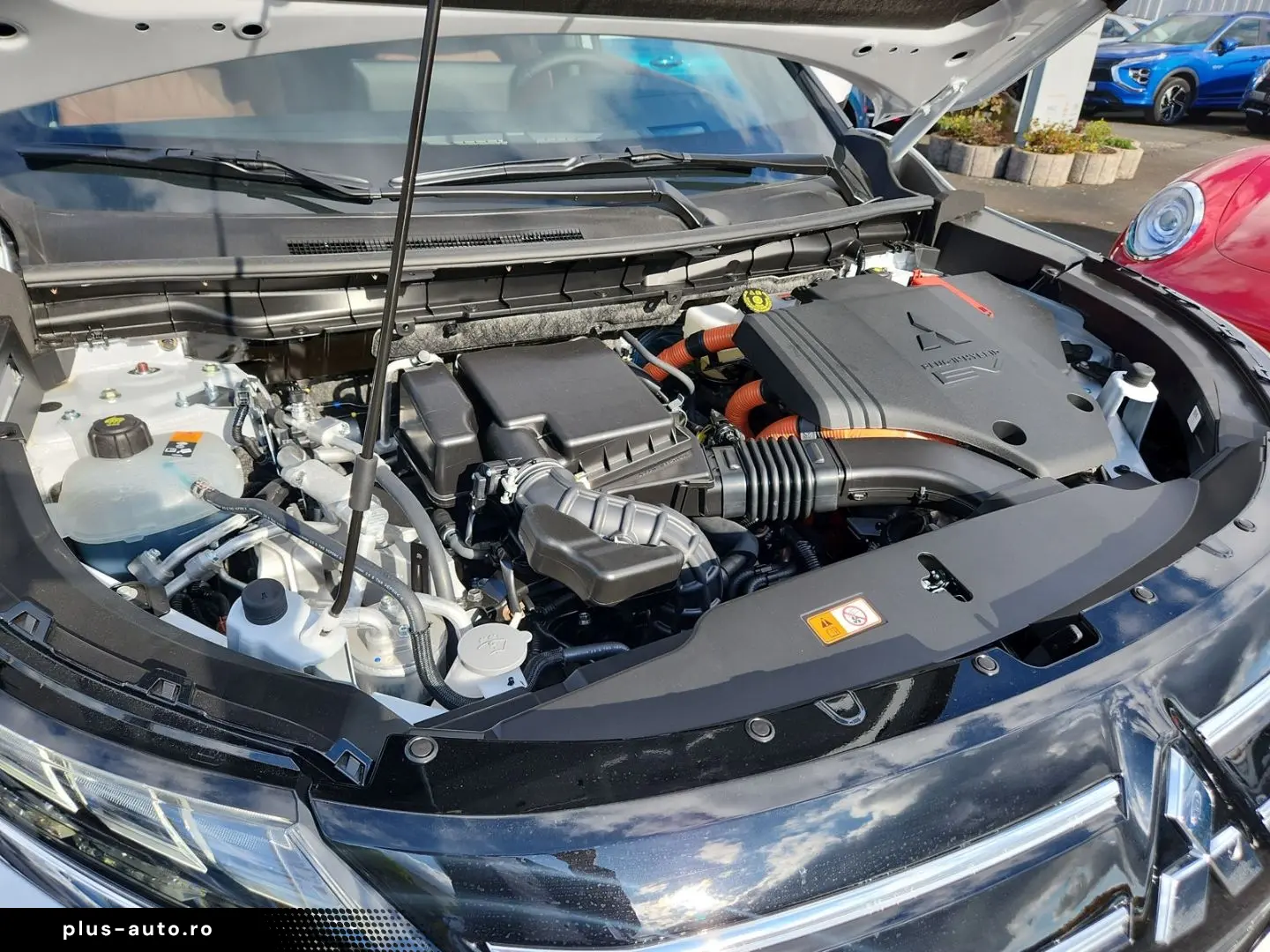 MITSUBISHI Plug-in Hybrid Outlander Top 4WD Luxury Launch-P