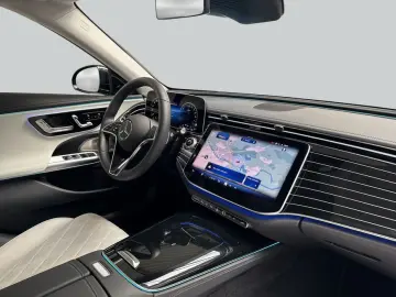 MERCEDES-BENZ E 300 de 4Matic Exclusive Premium Pano