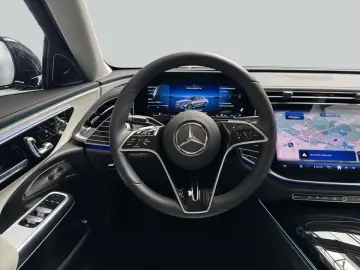 MERCEDES-BENZ E 300 de 4Matic Exclusive Premium Pano