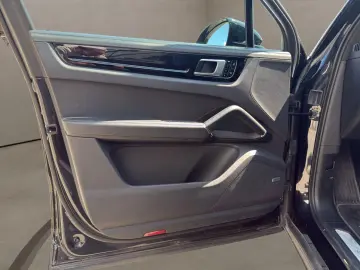 PORSCHE Cayenne E-Hybrid   22    Pano   AHK  BOSE