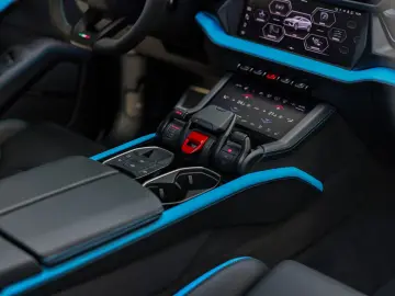 Lamborghini Urus SE   TOPCAR R Evo Limited Edition