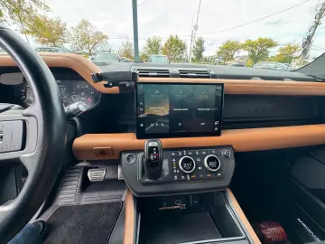 LAND ROVER Defender 110 X P300