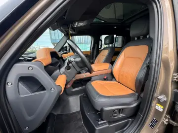 LAND ROVER Defender 110 X P300