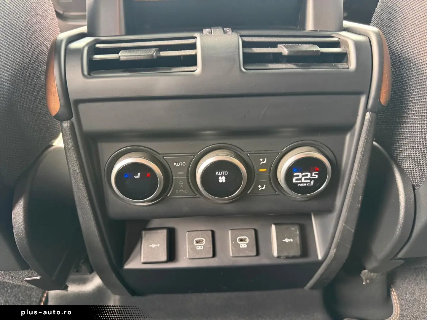 LAND ROVER Defender 110 X P300