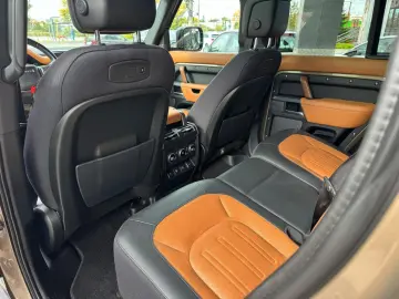 LAND ROVER Defender 110 X P300