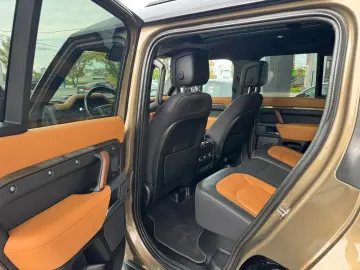 LAND ROVER Defender 110 X P300