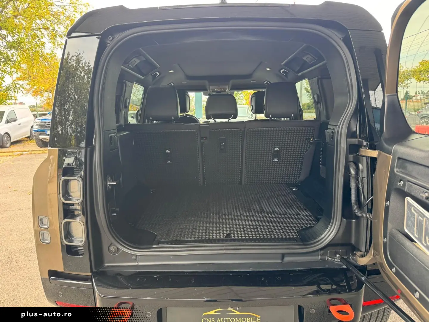 LAND ROVER Defender 110 X P300
