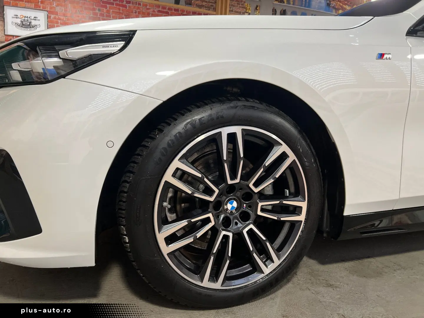 BMW 520 i M-Sport  Pano  Leder  360   Memory  H&K