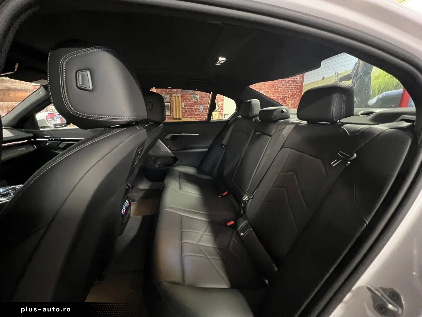 BMW 520 i M-Sport  Pano  Leder  360   Memory  H&K