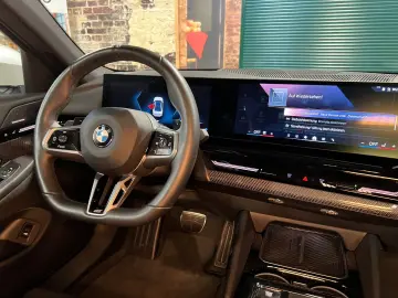 BMW 520 i M-Sport  Pano  Leder  360   Memory  H&K