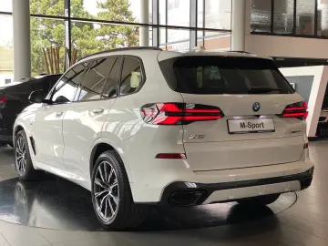 BMW X5 50e xDr. M-Sport Pro Shadow Pano IconicGlow