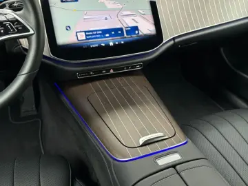 MERCEDES-BENZ E 200  AHK MBUX DIGILI DISTR 360