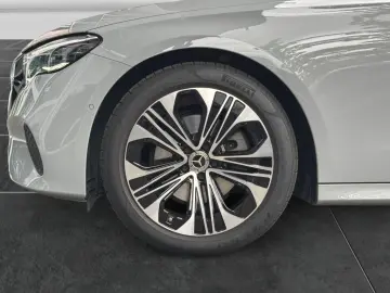 MERCEDES-BENZ E 200  AHK MBUX DIGILI DISTR 360