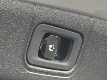 MERCEDES-BENZ E 200  AHK MBUX DIGILI DISTR 360