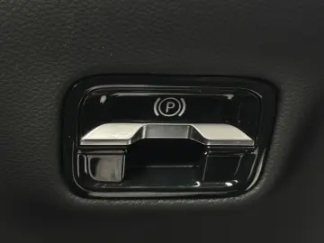 MERCEDES-BENZ E 200  AHK MBUX DIGILI DISTR 360