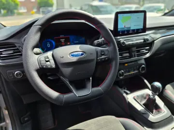 FORD Kuga ST-Line X Pano AHK 1.Hand Kamera LEDs