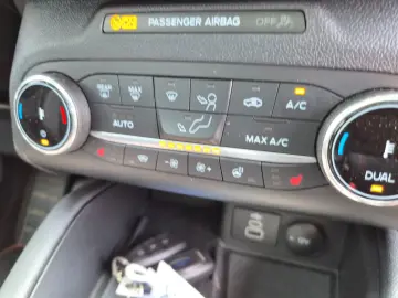 FORD Kuga ST-Line X Pano AHK 1.Hand Kamera LEDs