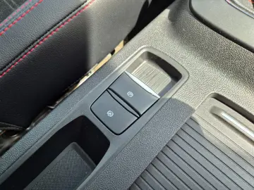 FORD Kuga ST-Line X Pano AHK 1.Hand Kamera LEDs