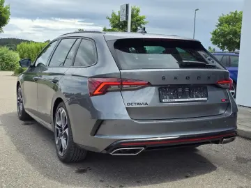 SKODA Octavia Combi RS 2.0 TDI DSG HEAD-UP SMART-LINK