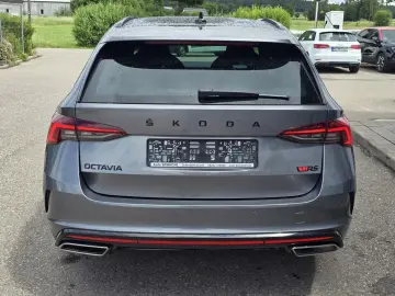 SKODA Octavia Combi RS 2.0 TDI DSG HEAD-UP SMART-LINK