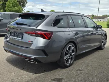 SKODA Octavia Combi RS 2.0 TDI DSG HEAD-UP SMART-LINK