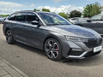 SKODA Octavia Combi RS 2.0 TDI DSG HEAD-UP SMART-LINK