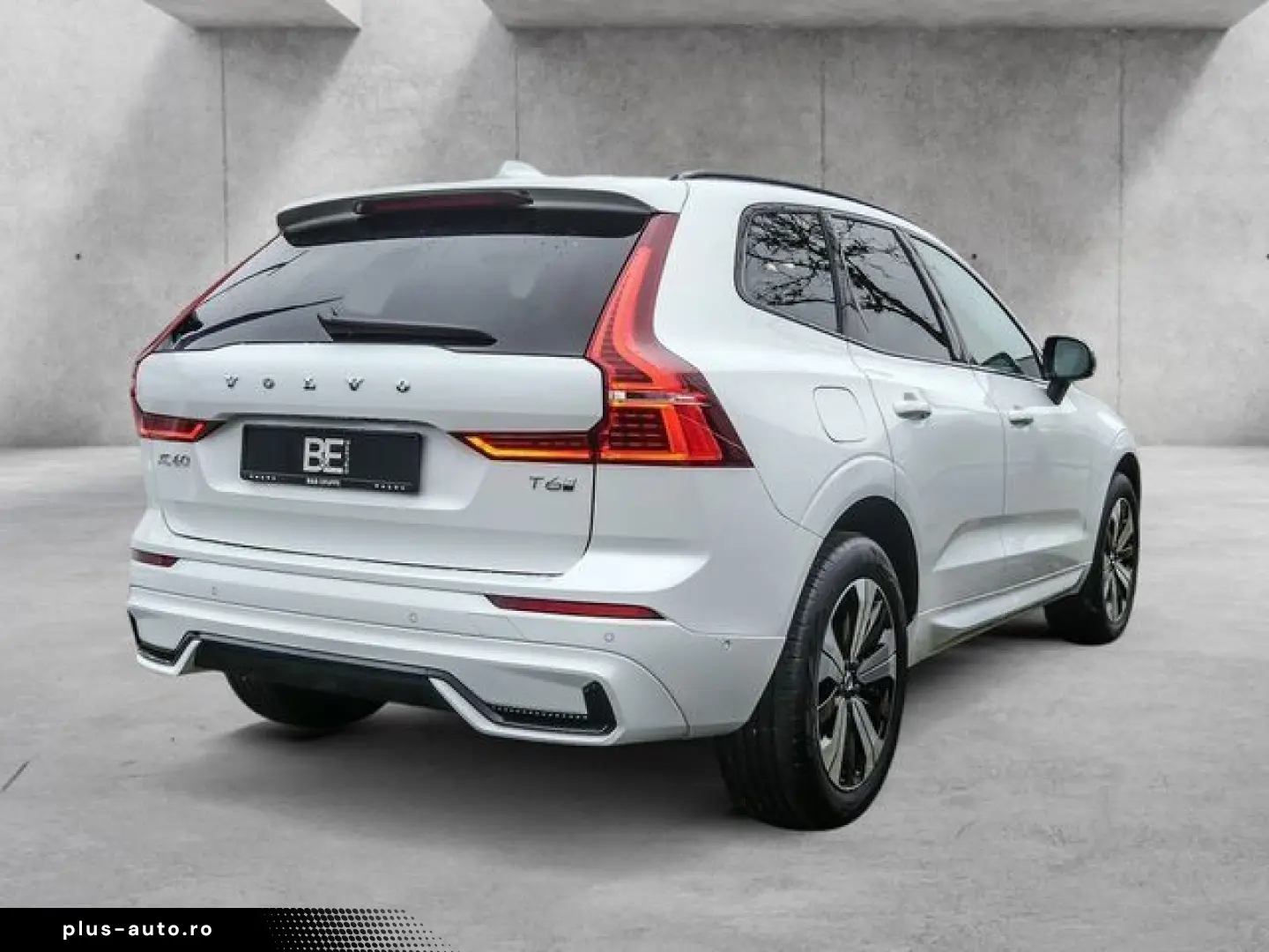 VOLVO XC60 T6 Plus Dark Recharge Plug-In Hybrid AWD