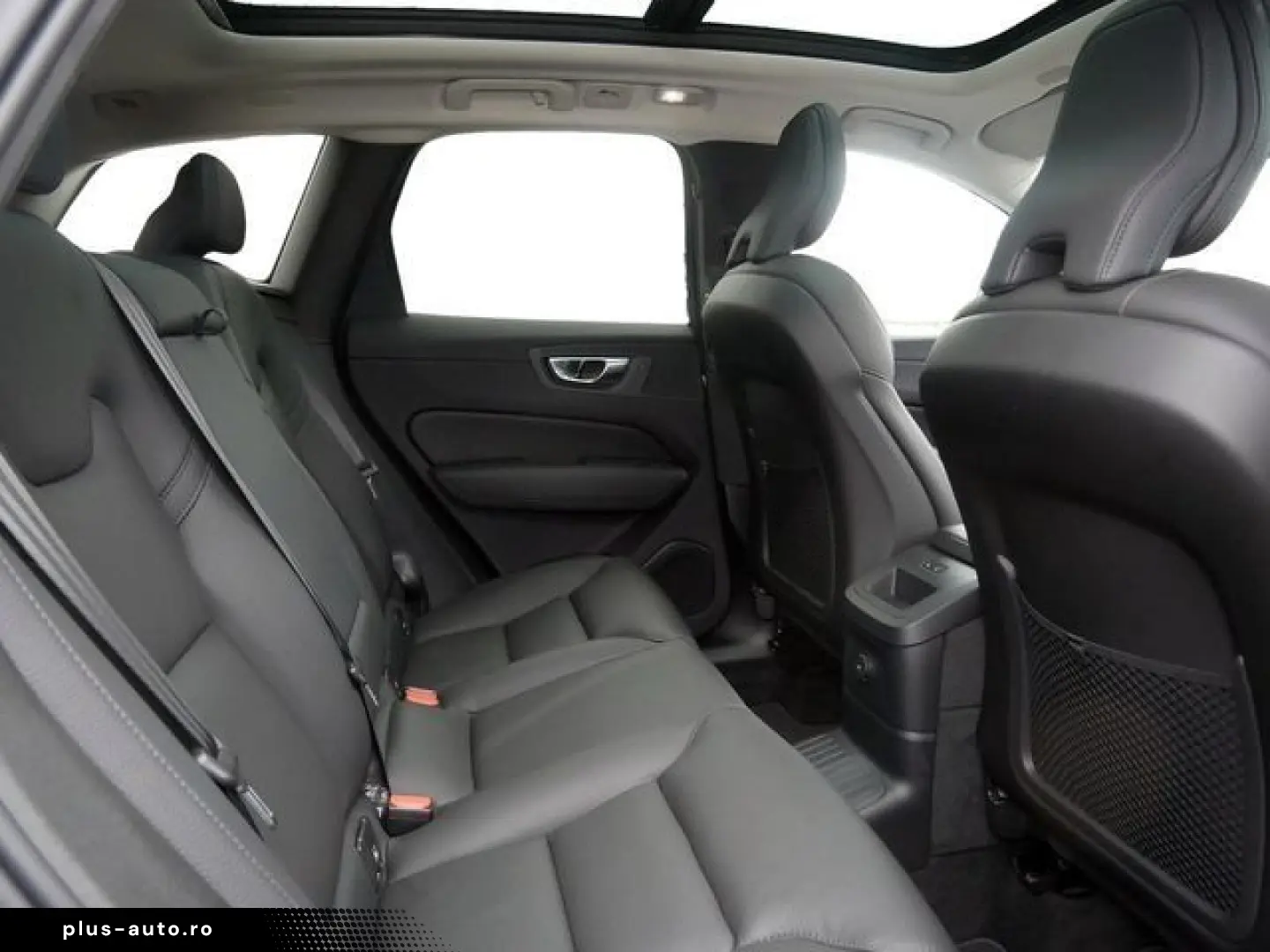 VOLVO XC60 T6 Plus Dark Recharge Plug-In Hybrid AWD