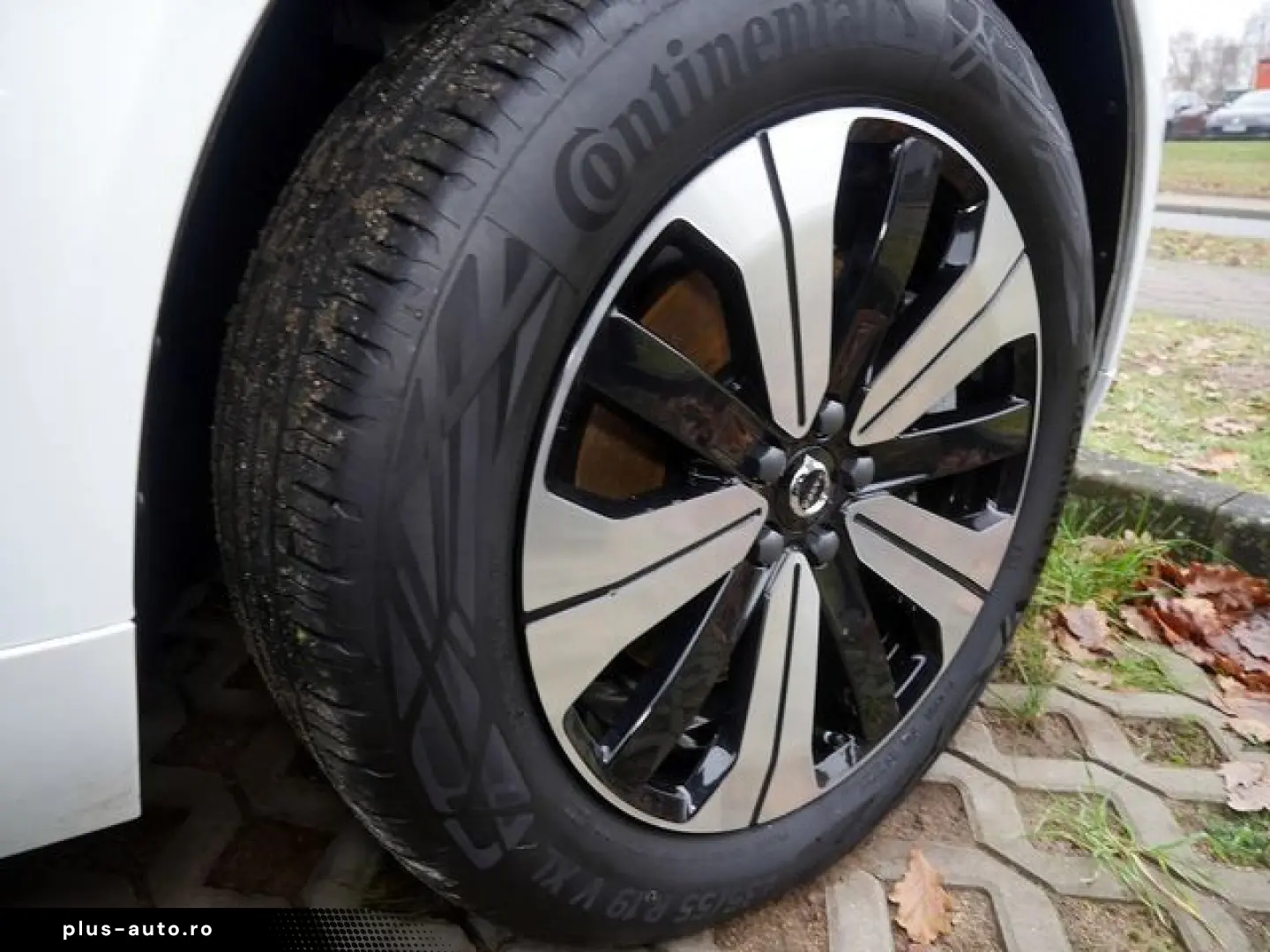 VOLVO XC60 T6 Plus Dark Recharge Plug-In Hybrid AWD