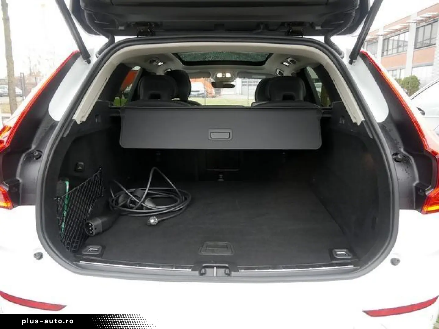 VOLVO XC60 T6 Plus Dark Recharge Plug-In Hybrid AWD
