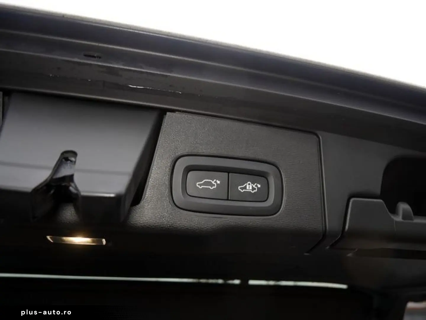 VOLVO XC60 T6 Plus Dark Recharge Plug-In Hybrid AWD