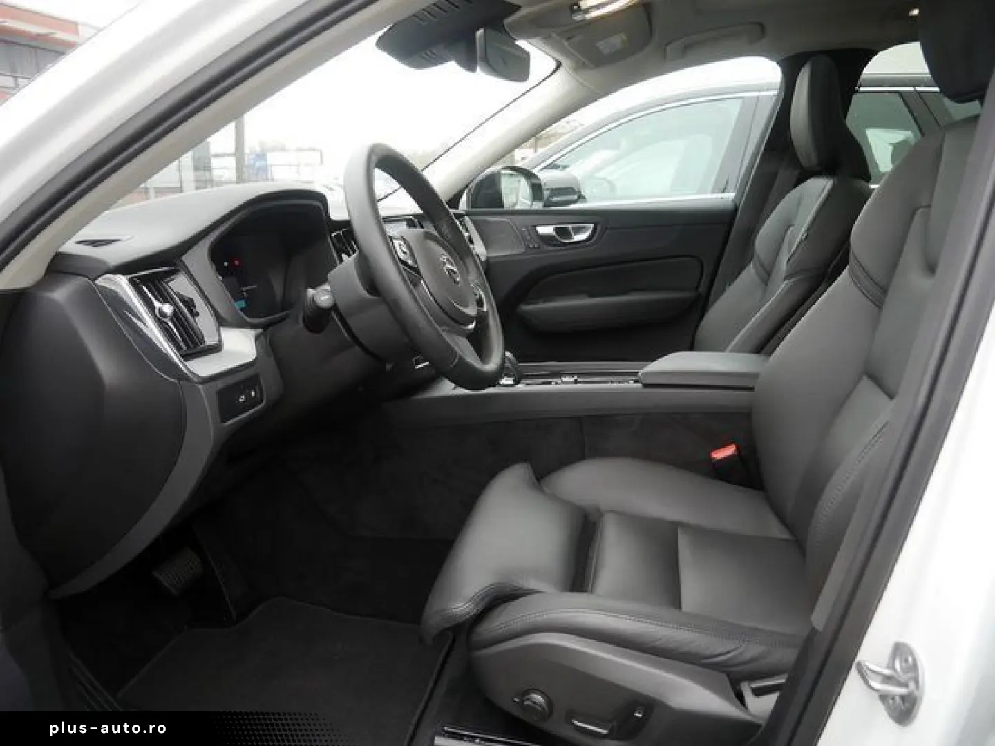 VOLVO XC60 T6 Plus Dark Recharge Plug-In Hybrid AWD