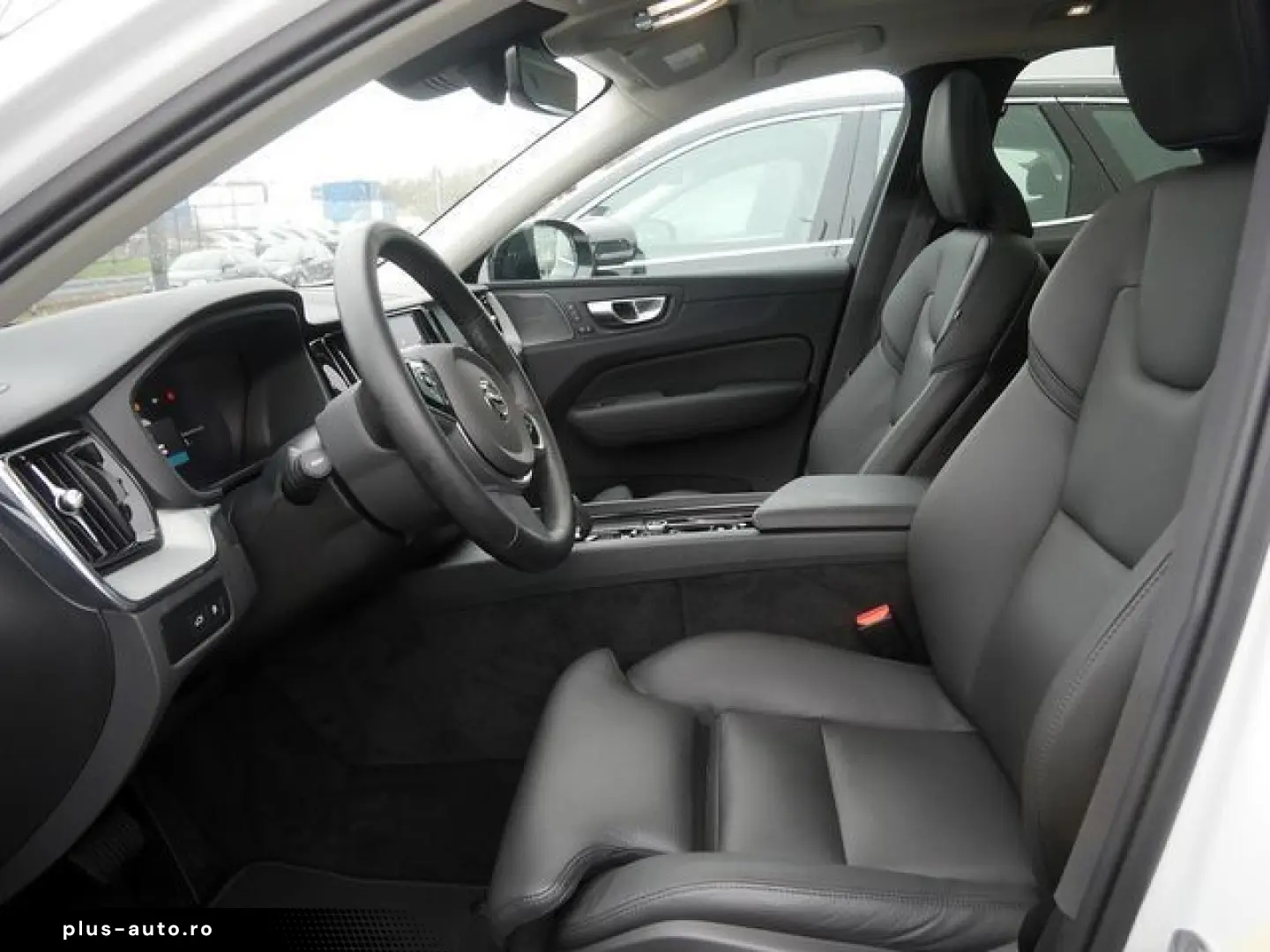 VOLVO XC60 T6 Plus Dark Recharge Plug-In Hybrid AWD